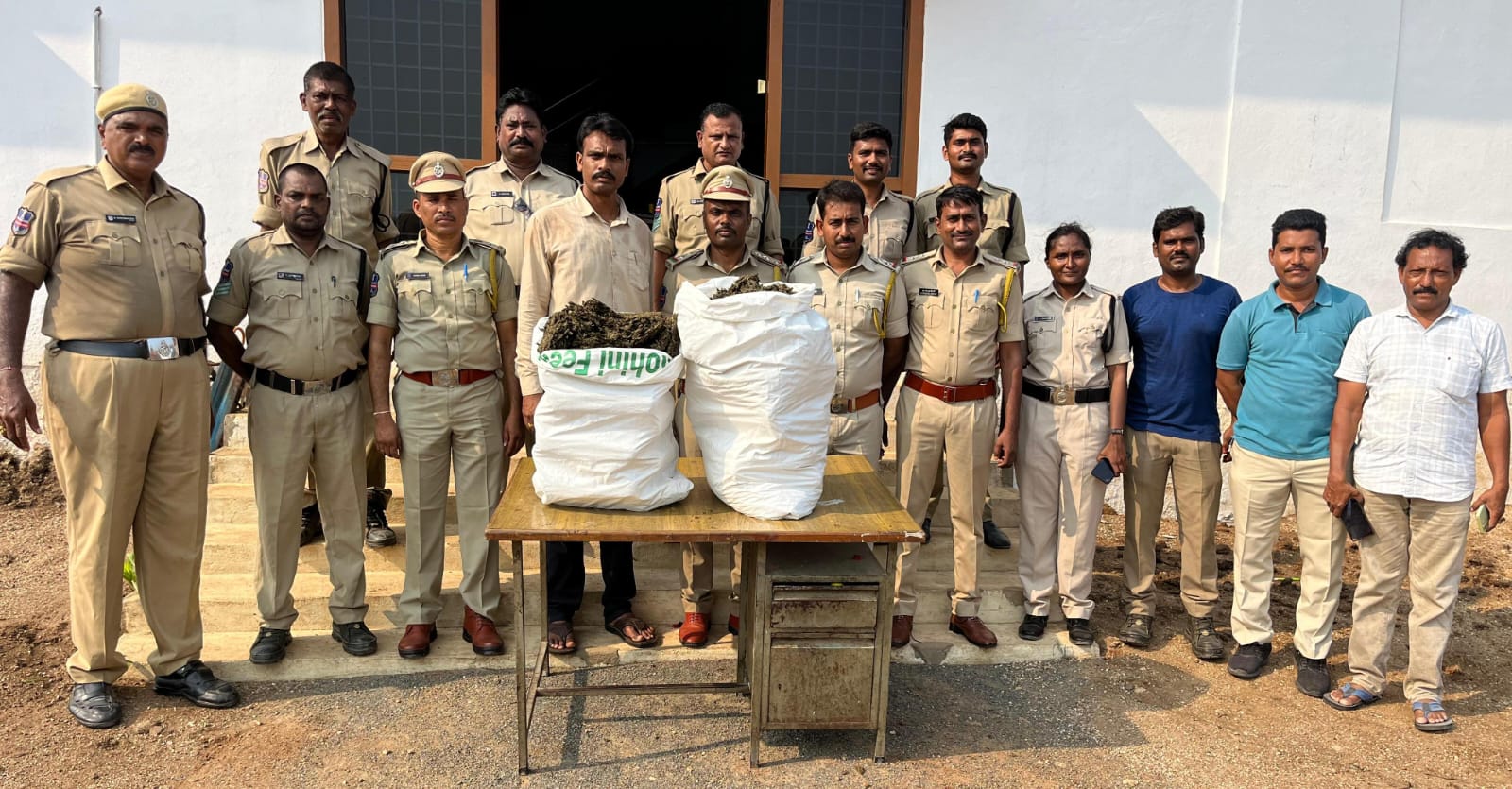 మహబూబాబాద్ లో ఎండు గంజాయి స్వాధీనం