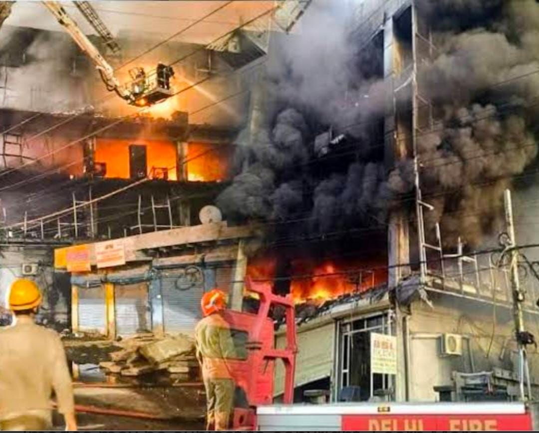 ఢిల్లీ నరేలా ప్రాంతంలో భారీ అగ్ని ప్రమాదం