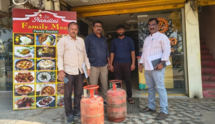 వాణిజ్య సంస్థలపై విజిలెన్స్ దాడులు 