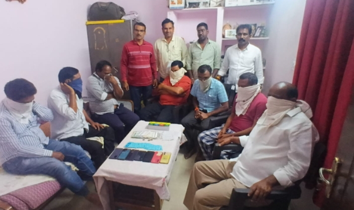 హై క్లాస్ ఏరియాలో లో క్లాస్ చేష్టలు