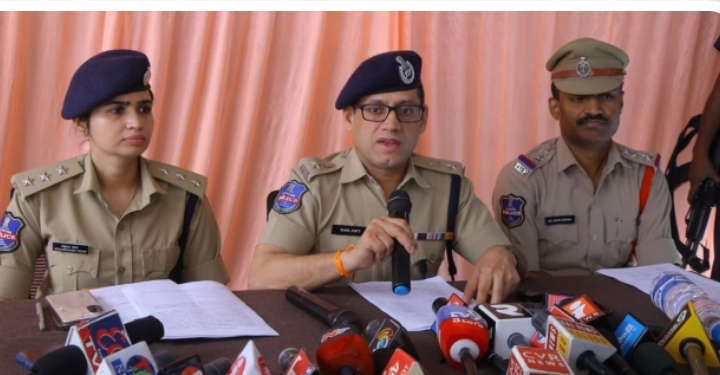 పోట్రు మనోజ్ కళ్యాణ్, ఉడతనేని వికాస్ ముఠా సైబర్ దోపిడీ రూ. 547.00 కోట్లు