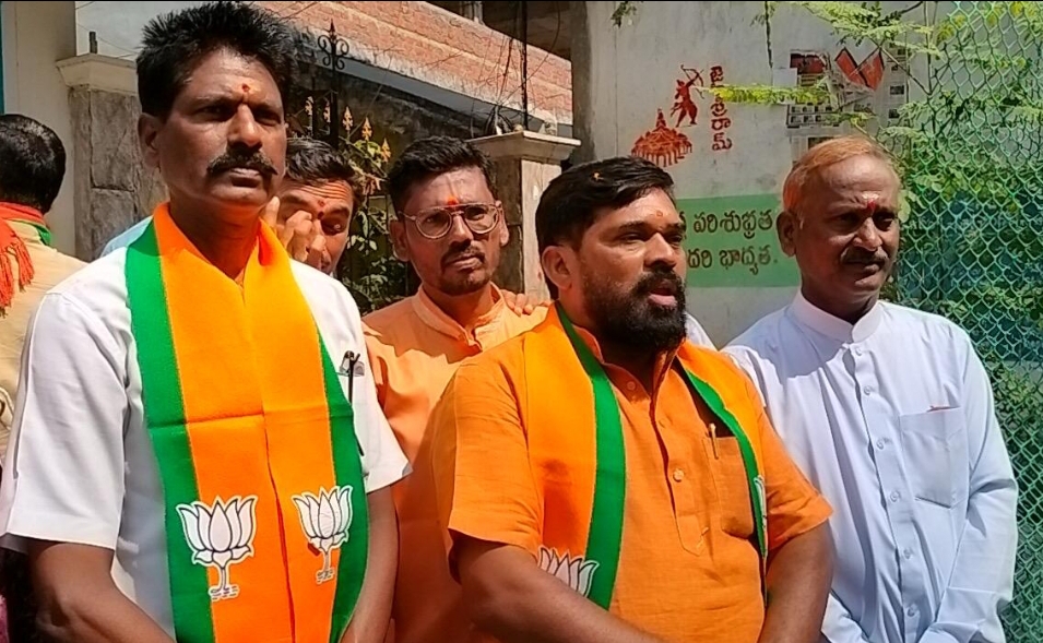 బిజెపి ఆధ్వర్యంలో చేనేత కార్మికుల భరోసా దీక్ష