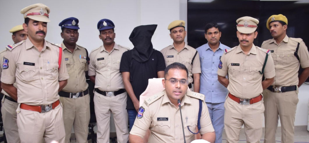 క్రెడిట్ కార్డ్ యాక్టివేషన్ పేరుతో సైబర్ నేరాలకు పాల్పడుతున్న అంతర్ రాష్ట్ర సైబర్ నిందుతుడు అరెస్ట్