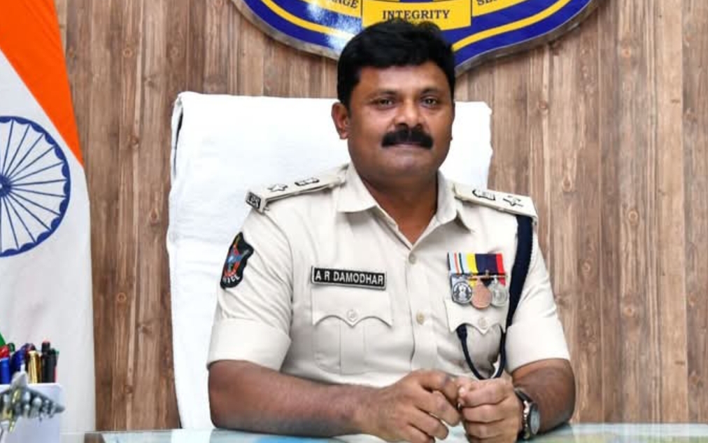 ఫ్లెక్సీలు డిజైన్ చేసే వారికి, ప్రజలకు, ప్రింటింగ్ ప్రెస్ వారికి హెచ్చరిక