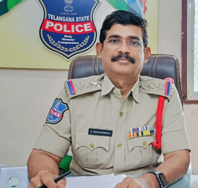 భూమి అక్రమ రిజిస్ట్రేషన్ చేసిన తహసిల్దార్ అరెస్ట్