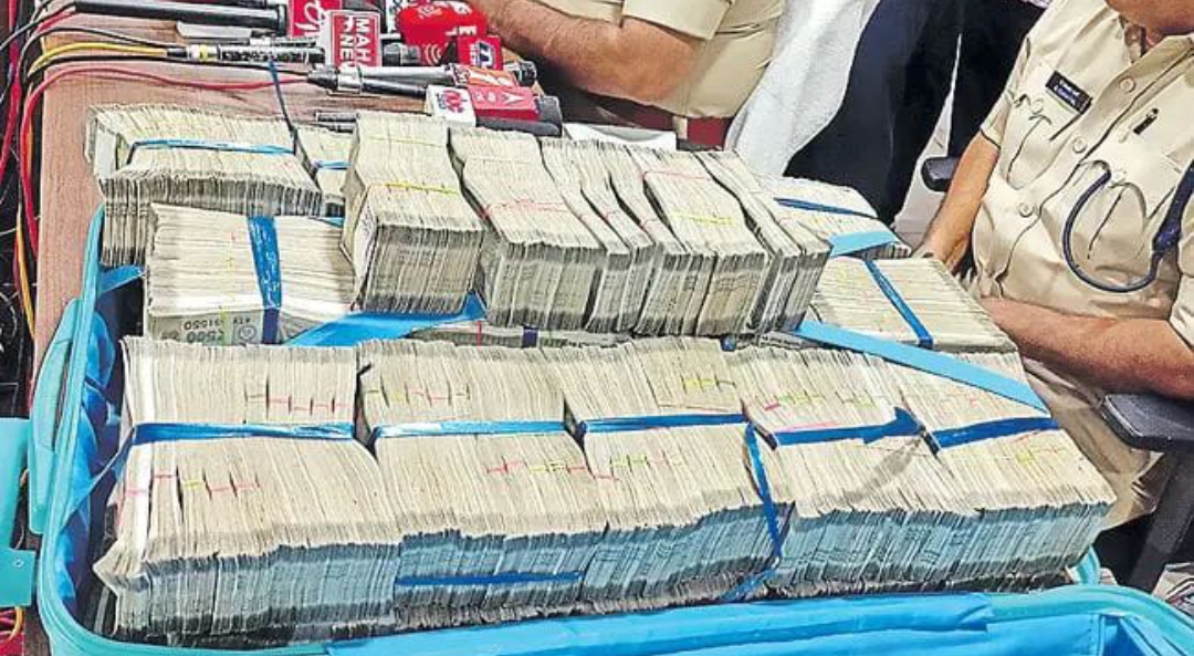 కోట్లు కొట్టేశాడు...లక్షతో దొరికాడు...