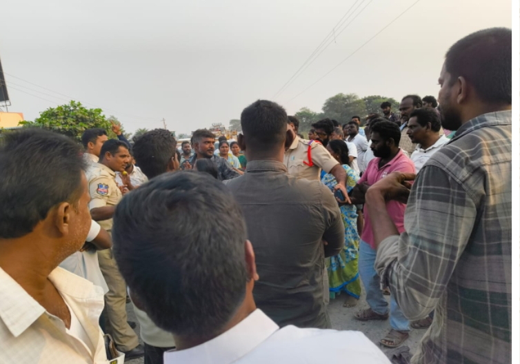 ఎలక్ట్రిషన్ మృతదేహంతో ఆందోళన