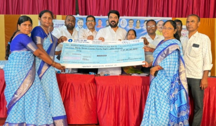 Daily Bharat మహిళలందరూ అక్షరాస్యూలుగా అభివృద్ధి చెందాలి : గ్రంథాలయ సంస్థ చైర్మన్ ఎలుగంటి మధుసూదన్ రెడ్డి