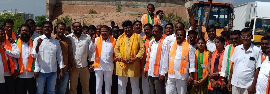 కేంద్ర ప్రభుత్వం నిధులు ఇచ్చిన ఆర్ఓబీ పనులు పూర్తి చేయని రాష్ట్ర ప్రభుత్వం
