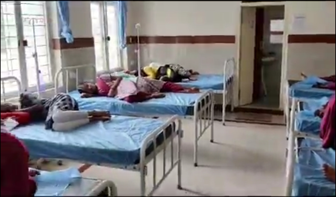  మోడల్ స్కూల్ హాస్టల్లో విద్యార్థినులకు అస్వస్థత