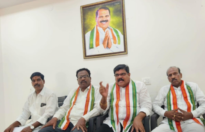 రియల్ వెంచర్ల చేతిలో ప్రభుత్వ భూముల కబ్జా : పి.రఘు