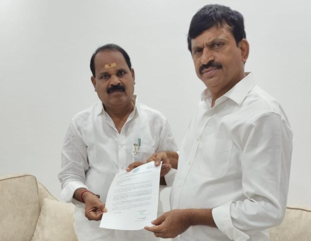 మంత్రి దృష్టికి సిద్ధాపూర్ ప్రభుత్వ భూముల  అన్యాయాలు : ఎమ్మెల్యే వీర్లపల్లి శంకర్