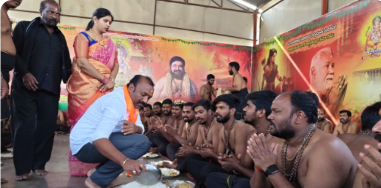 అయ్యప్ప స్వాములకు అన్న ప్రసాద వితరణ చేసిన ఎమ్మెల్సీ నాగరకుంట నవీన్ రెడ్డి