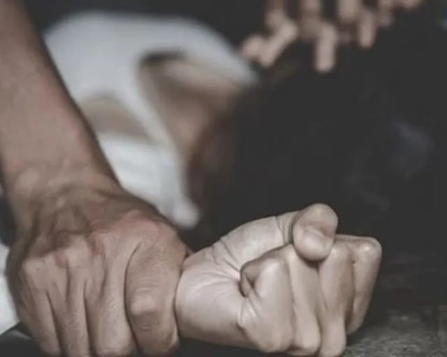 బీచ్&zwnj;లో యువతిపై అత్యాచారం.. నిందితులు అరెస్ట్