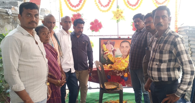 కొప్పుల రమేష్ దశదిన కర్మ కార్యక్రమంలో పాల్గొన్న ప్రింట్ అండ్ ఎలక్ట్రానిక్ మీడియా మిత్రులు