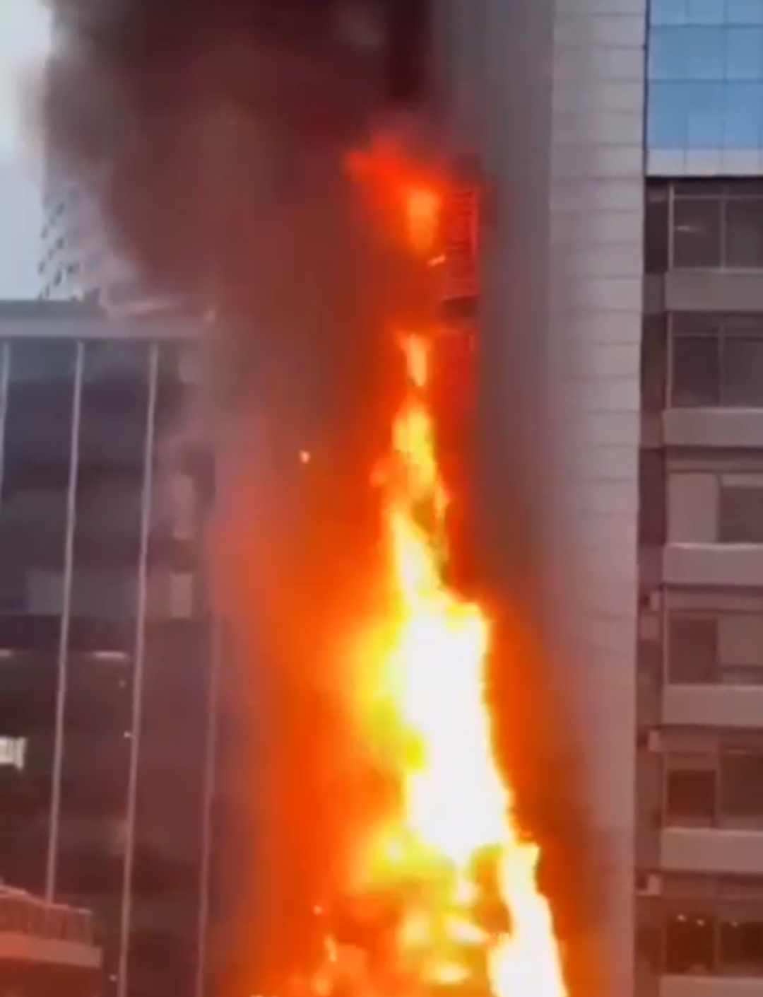 ముంబైలో భారీ అగ్నిప్రమాదం