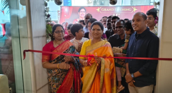 హేమాద్రి గ్రాండ్ హోటల్ ప్రారంభించిన ఎంపీ డీకే అరుణమ్మ