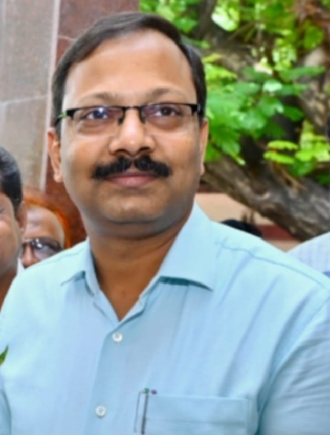 వర్షాల నేపథ్యంలో ప్రజలు అప్రమత్తంగా ఉండాలి... కలెక్టర్ వినయ్ కృష్ణారెడ్డి