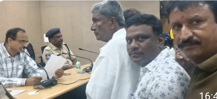 ఆర్టీసీ ప్రజాధనం రెండు కోట్లు వృధా చేసిన టౌన్ ప్లానింగ్... విద్యుత్ శాఖ ఏడి పై విజిలెన్స్ విచారణ చేపట్టాలి