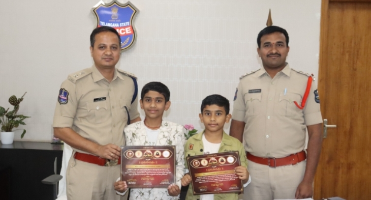 Daily Bharat చిన్నారుల అసాధారణ ప్రతిభ : భగవద్గీత పఠనంలో "ఎలైట్ వరల్డ్ రికార్డ్" సాధించిన అన్నదమ్ములు