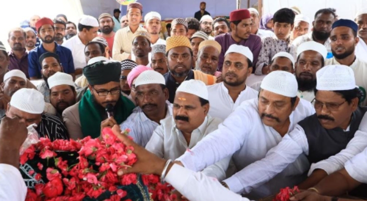 కొందుర్గు దర్గాలో ప్రత్యేక ప్రార్థనలు చేసిన ఎమ్మెల్యే వీర్లపల్లి శంకర్