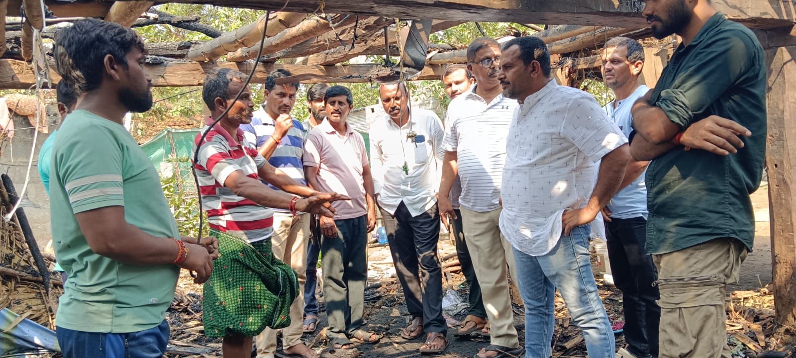 కరెంటు షార్ట్ సర్క్యూట్ తో పూరిల్లు దగ్ధం