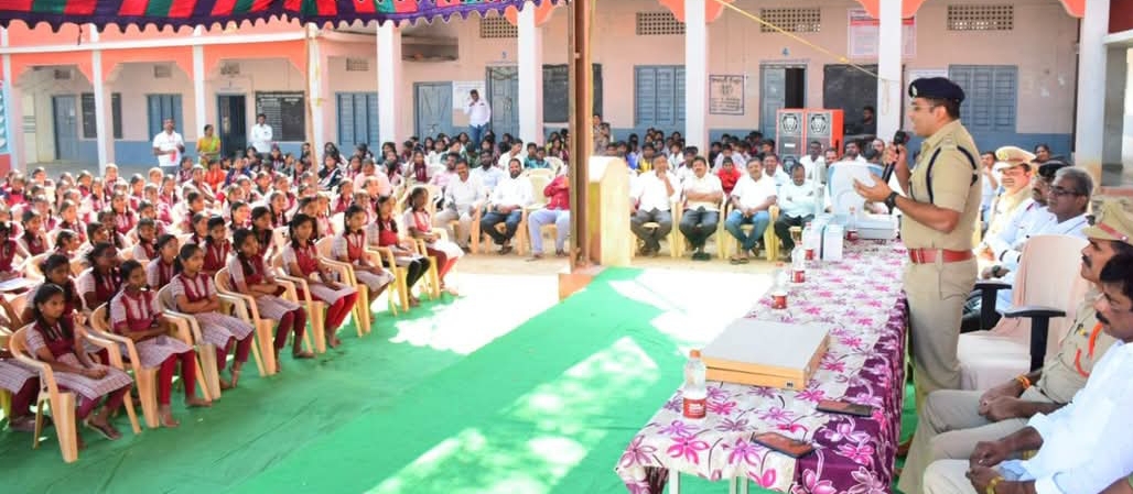 విద్యార్థులు ఆరోగ్యంగా ఉన్నప్పుడే విద్యలో మెరుగైన ఫలితాలు సాధించవచ్చు : జిల్లా ఎస్పీ మహేష్ బి.గితే ఐపీఎస్