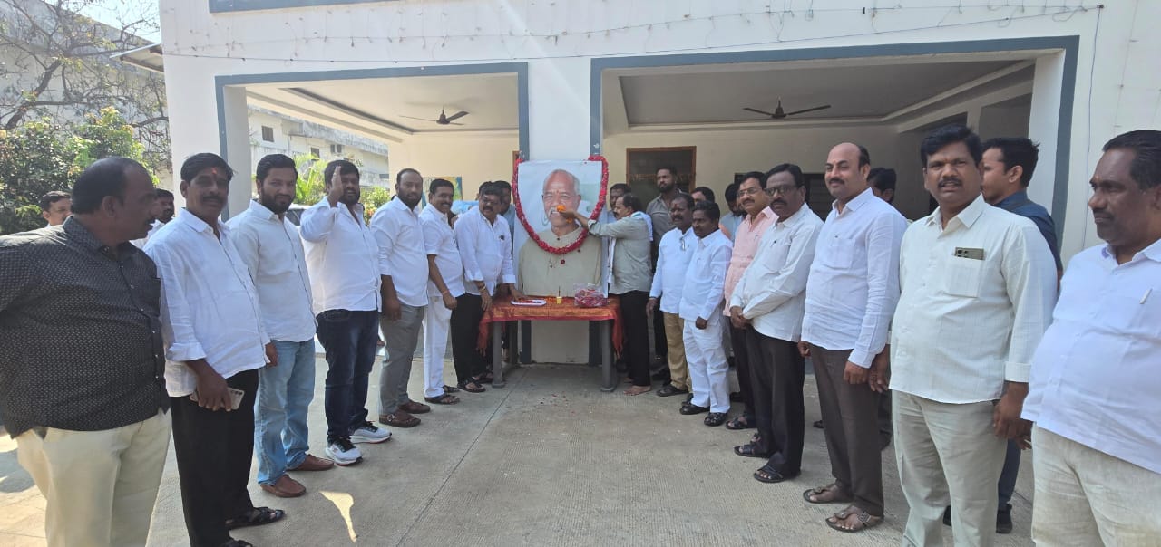 సాహితీ వీరుడా.. అందుకో వందనం