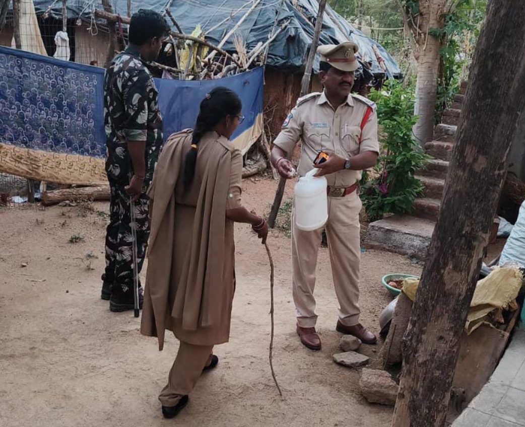 అనుమానిత వ్యక్తులు కనిపిస్తే పోలీసులకు సమాచారం ఇవ్వండి : డిఎస్పి చంద్రశేఖర్ రెడ్డి