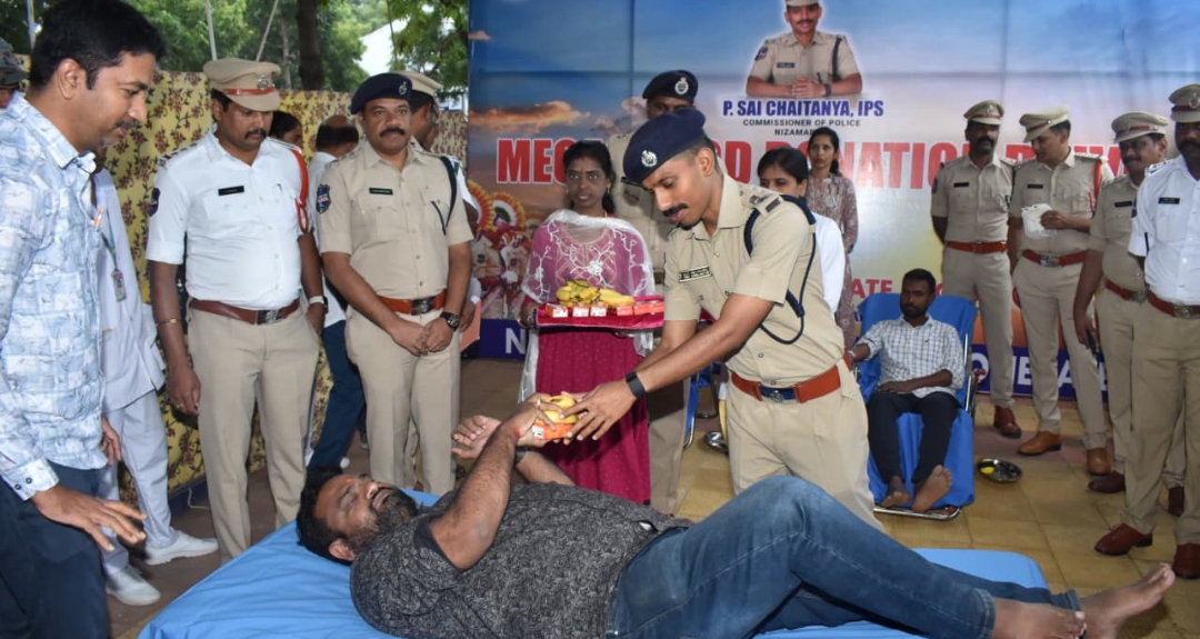 పోలీస్ అమరవీరుల సంస్మరణ దినోత్సవాల సందర్భంగా రక్తదాన శిబిరం కార్యాక్రమం నిర్వహించిన పోలీస్ కమిషనర్