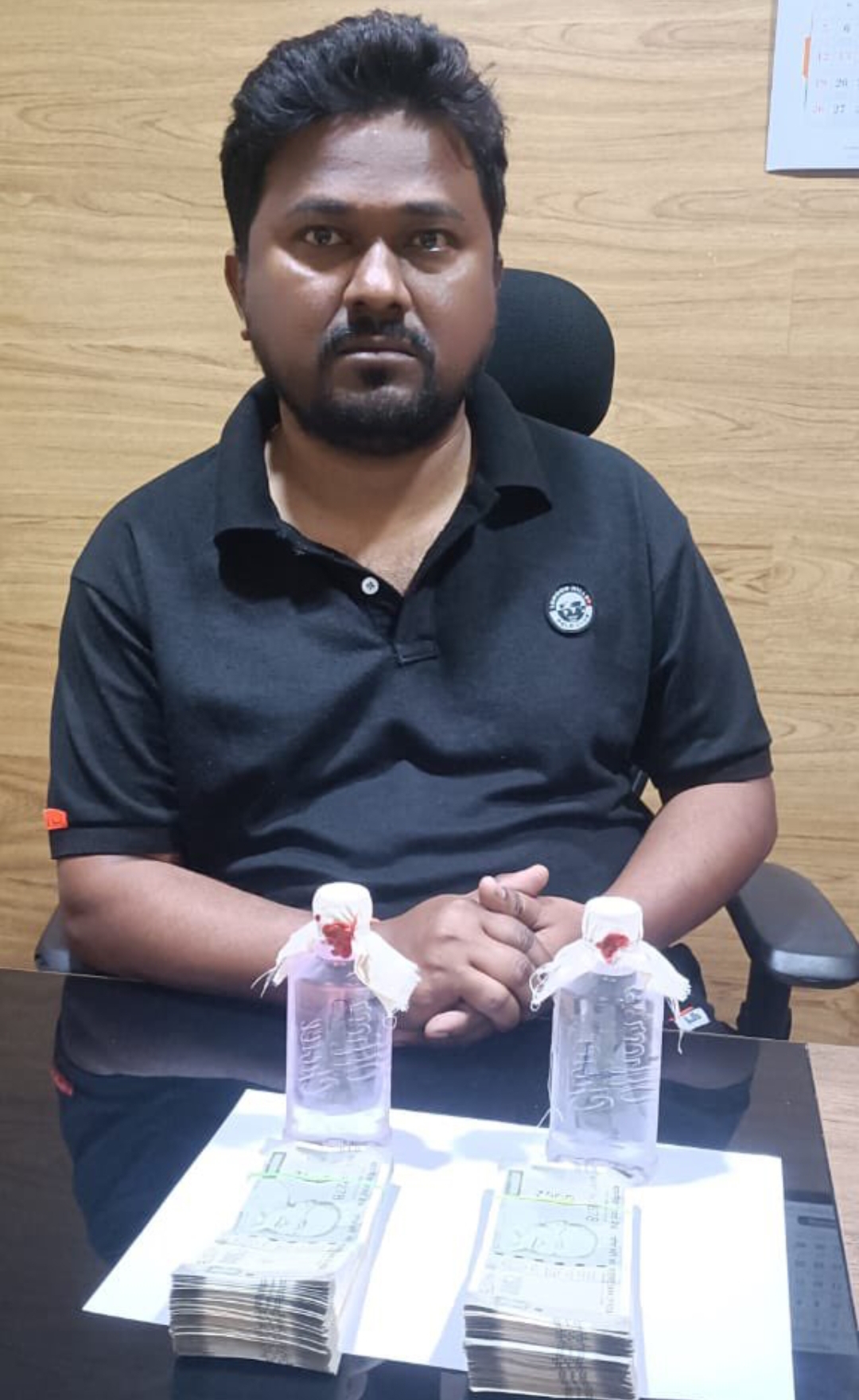 లక్ష రూపాయలు లంచం తీసుకుంటూ ఏసీబీకి చిక్కిన ఔట్&zwnj;సోర్సింగ్ ఉద్యోగి