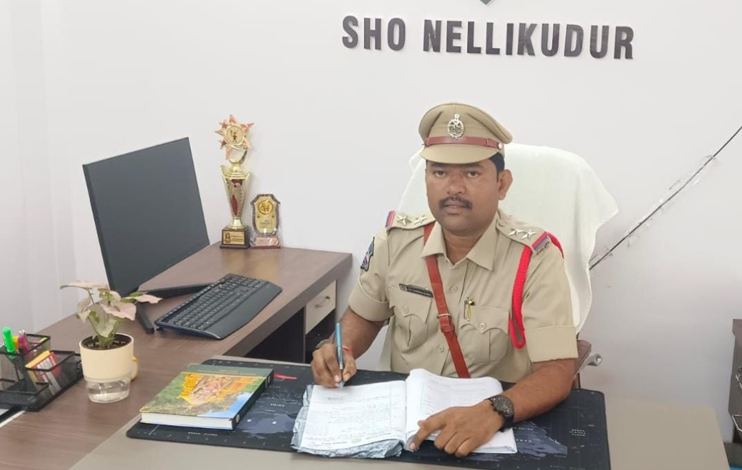 నెల్లికుదురు నూతన ఎస్సైగా బాధ్యతలు చేపట్టిన సిహెచ్ రమేష్ బాబు