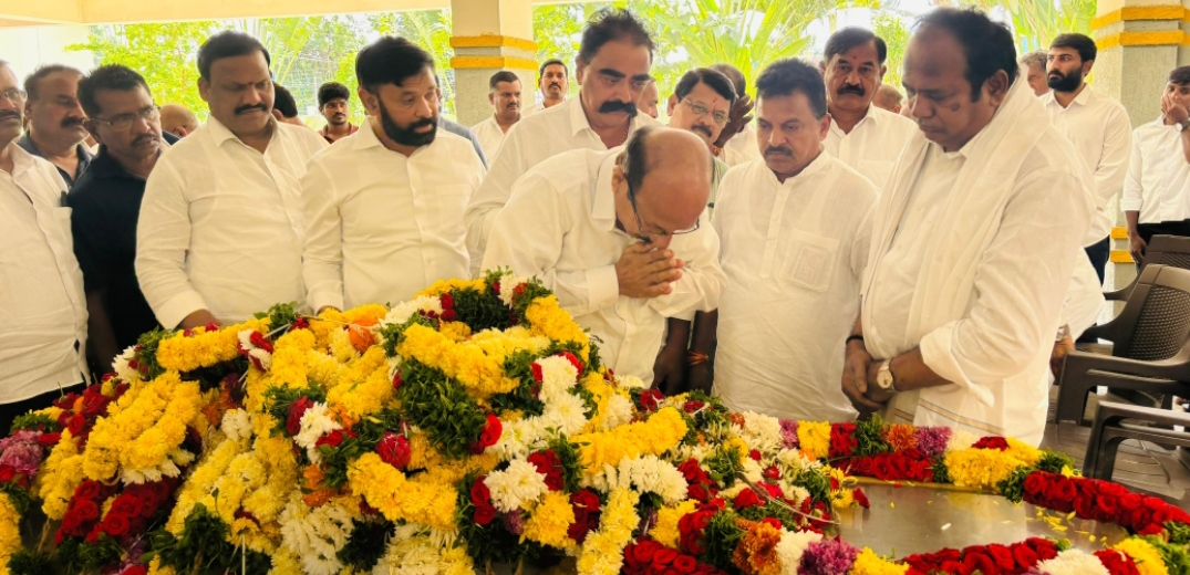 పార్టీలకతీతంగా రూరల్ ఎమ్మెల్యే భూపతిరెడ్డిని పరామర్శించిన ప్రజా ప్రతినిధులు