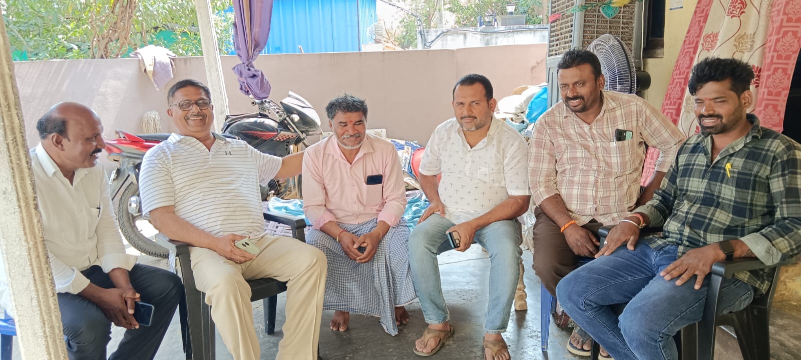 సొసైటీ డైరెక్టర్ హేమ్ల ని పరామర్శించిన యల్లంకి సత్యనారాయణ , లకావత్ గిరిబాబు 