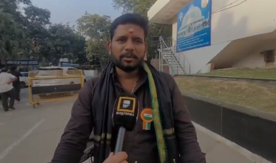 సేవ్ గర్ల్స్ నినాదంతో నిజామాబాద్ నుండి ఢిల్లీకి సైకిల్ యాత్ర చేపట్టిన యువకుడు