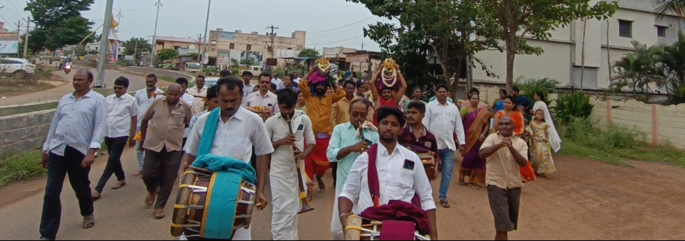 కనకదుర్గమ్మ, వాసవి మాత ల కు ఆషాడ సారె