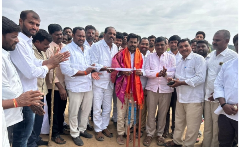 బిపిఎల్ క్రికెట్ టోర్నమెంట్ ను ప్రారంభించిన ఎల్గనమోని రవీందర్ యాదవ్