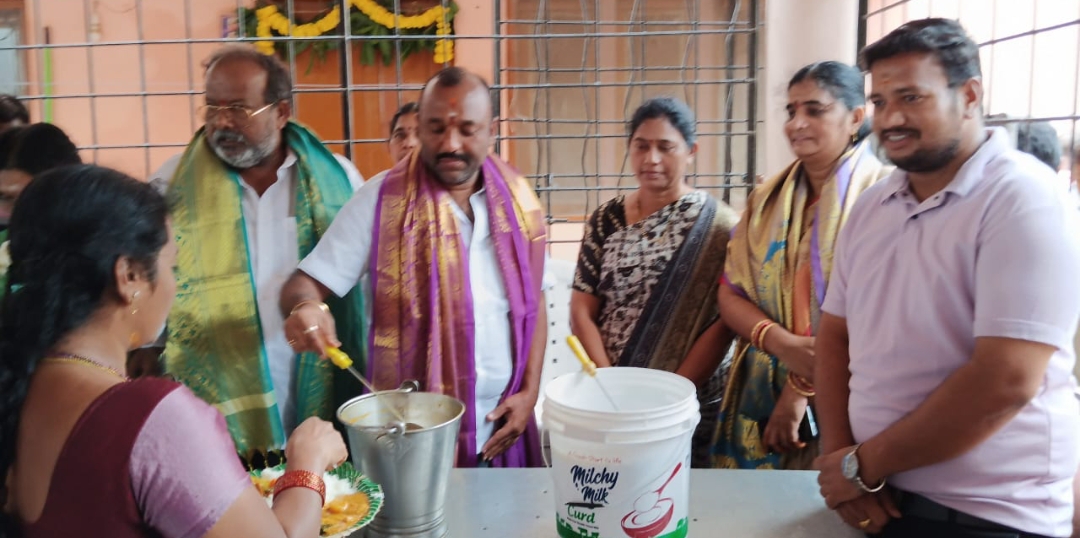 సాయిబాబా దేవాలయంలో ప్రత్యేక పూజలు చేసిన షాద్ నగర్ మాజీ ఎమ్మెల్యే అంజయ్య యాదవ్