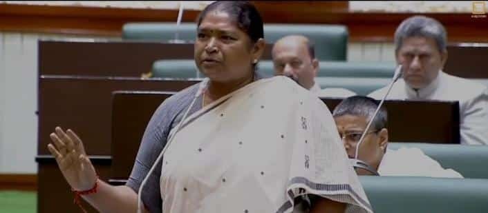 నేను మంత్రిని అయినప్పటికీ మా నాన్న అడవికి వెళ్తారు - మంత్రి సీతక్క