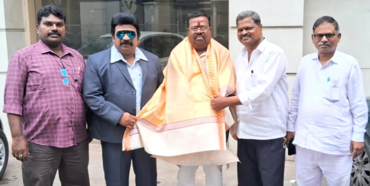 మాల మహానాడు జాతీయ అధ్యక్షులు జి.చెన్నయ్య ను శాలువాతో ఘనంగా సత్కరించి అభినందించిన ఆచార్య డాక్టర్ మద్దెల శివకుమార్