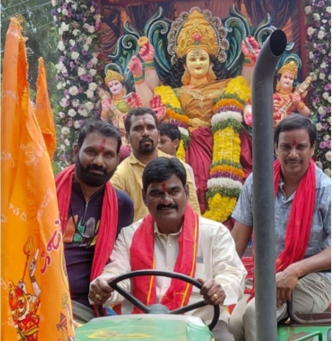 పాత పాల్వంచలో ఘనంగా అమ్మవారి నిమజ్జన ఊరేగింపు