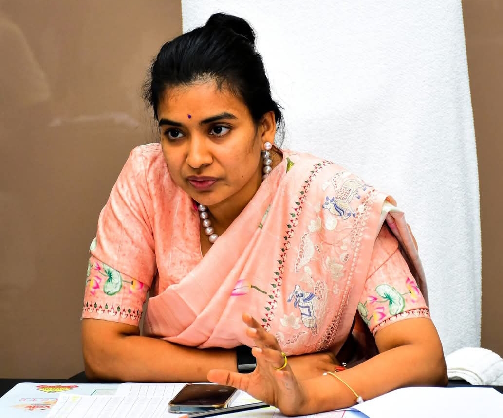 Daily Bharat ధాన్యం అన్ లోడింగ్ కోసం హమాలీల సంఖ్య పెంచాలి : జిల్లా కలెక్టర్ గరిమ అగ్రవాల్