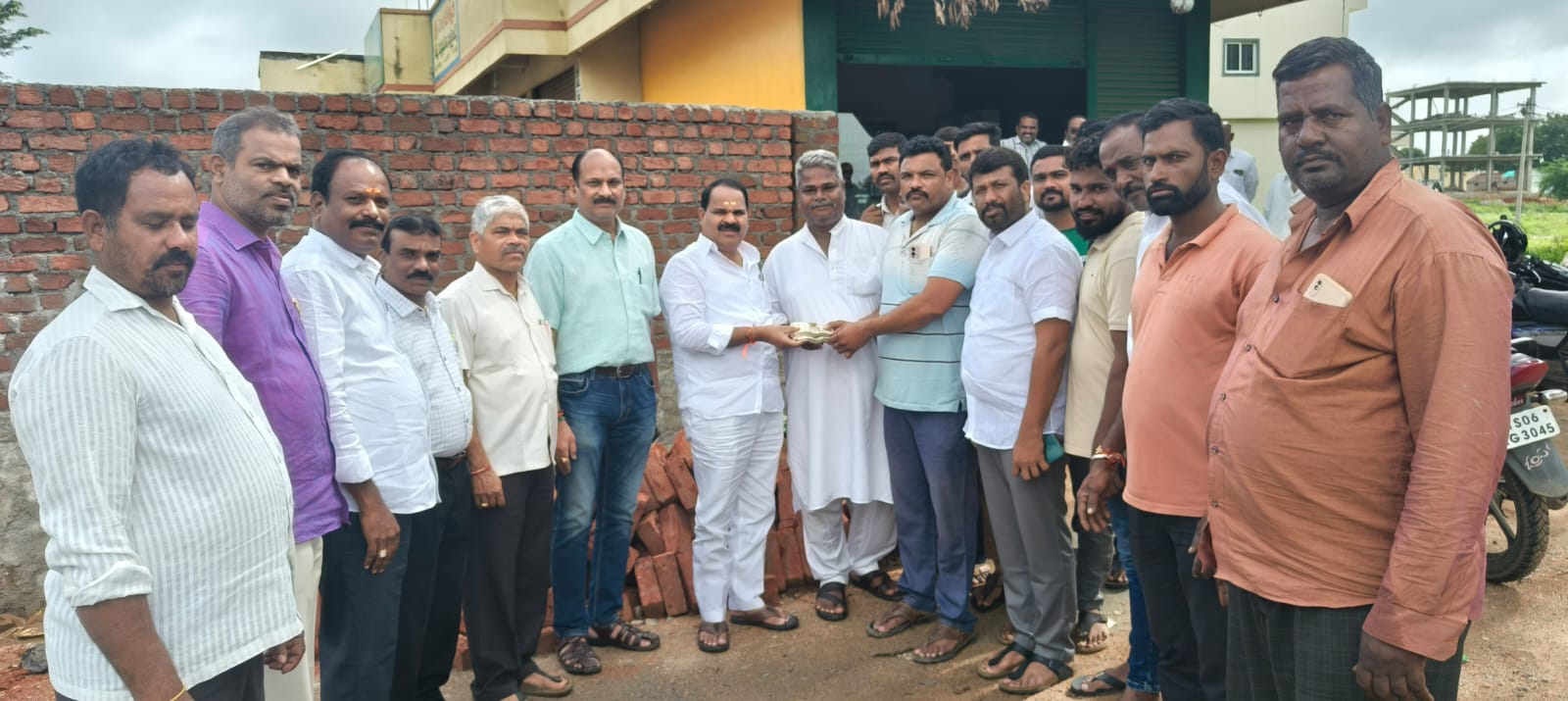 మొగిలిగిద్ద జిల్లా పరిషత్ ఉన్నత పాఠశాలలో మౌలిక సదుపాయాలకు రూ.లక్ష ఎమ్మెల్యే వీర్లపల్లి శంకర్ వేతనం ద్వారా చెల్లింపు