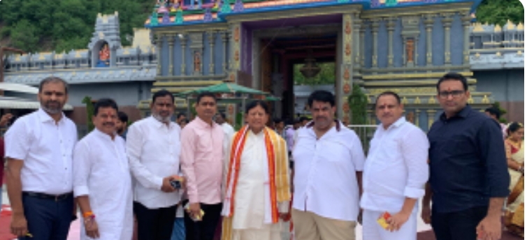 విజయవాడ కనకదుర్గ అమ్మవారిని దర్శించుకున్న జిల్లా కాంగ్రెస్ నాయకులు