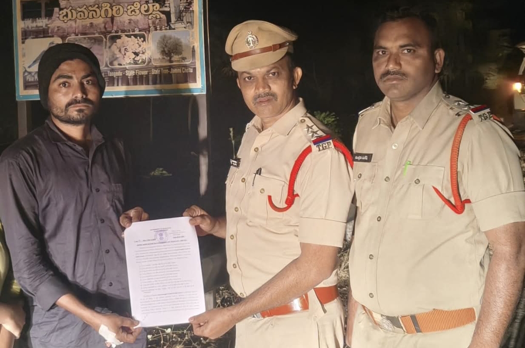రౌడీ షీటర్ ను కమిషనరేట్ పరిధి నుండి బహిష్కరించిన సిపి వరంగల్
