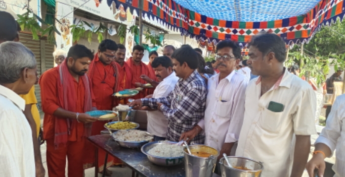 భగవాన్ దాస్ కాలనీ అమ్మవారి సన్నిధిలో మహా అన్నదాన కార్యక్రమం