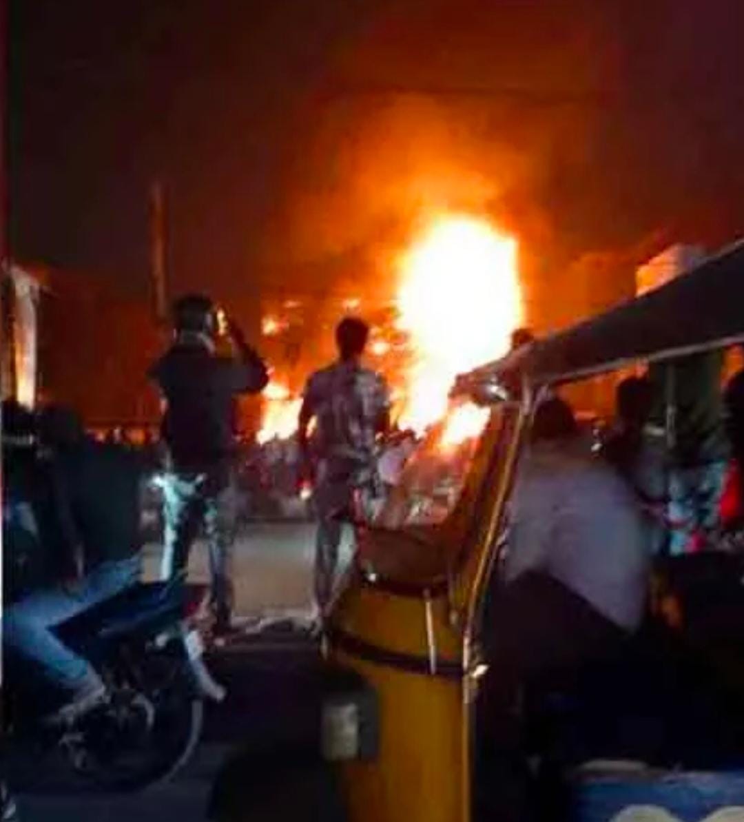 CMR షాపింగ్ మాల్ లో అగ్ని ప్రమాదం?