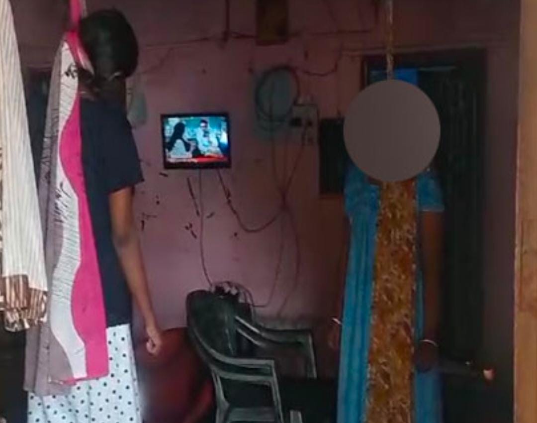 తల్లి కూతురు ఆత్మహత్య?