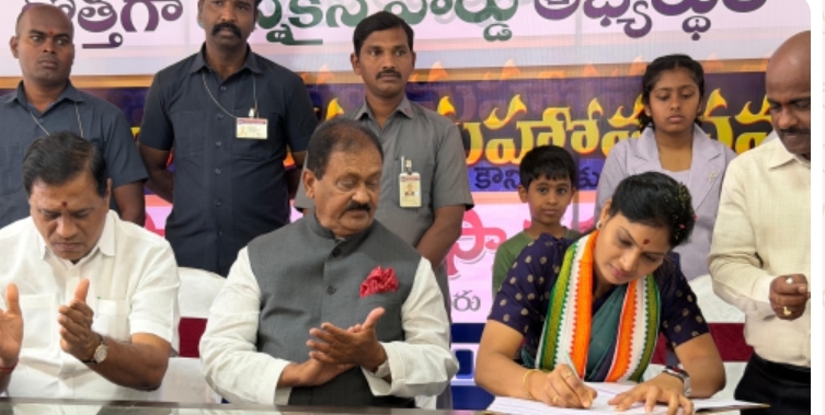 మున్సిపల్ చైర్ పర్సన్ గా బాధ్యతలు స్వీకరణ