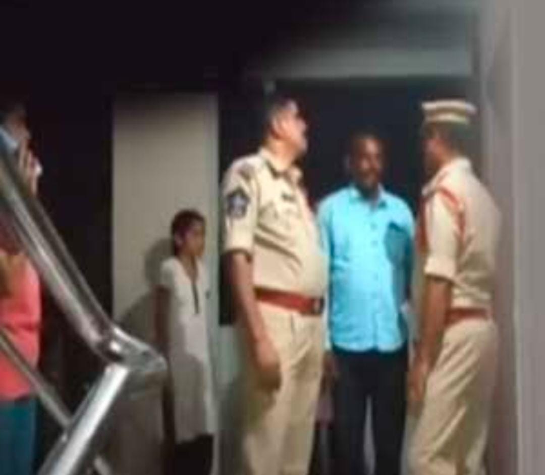 సాంఘిక గురుకుల హాస్టల్ లో విద్యార్థిని ఆత్మహత్య?